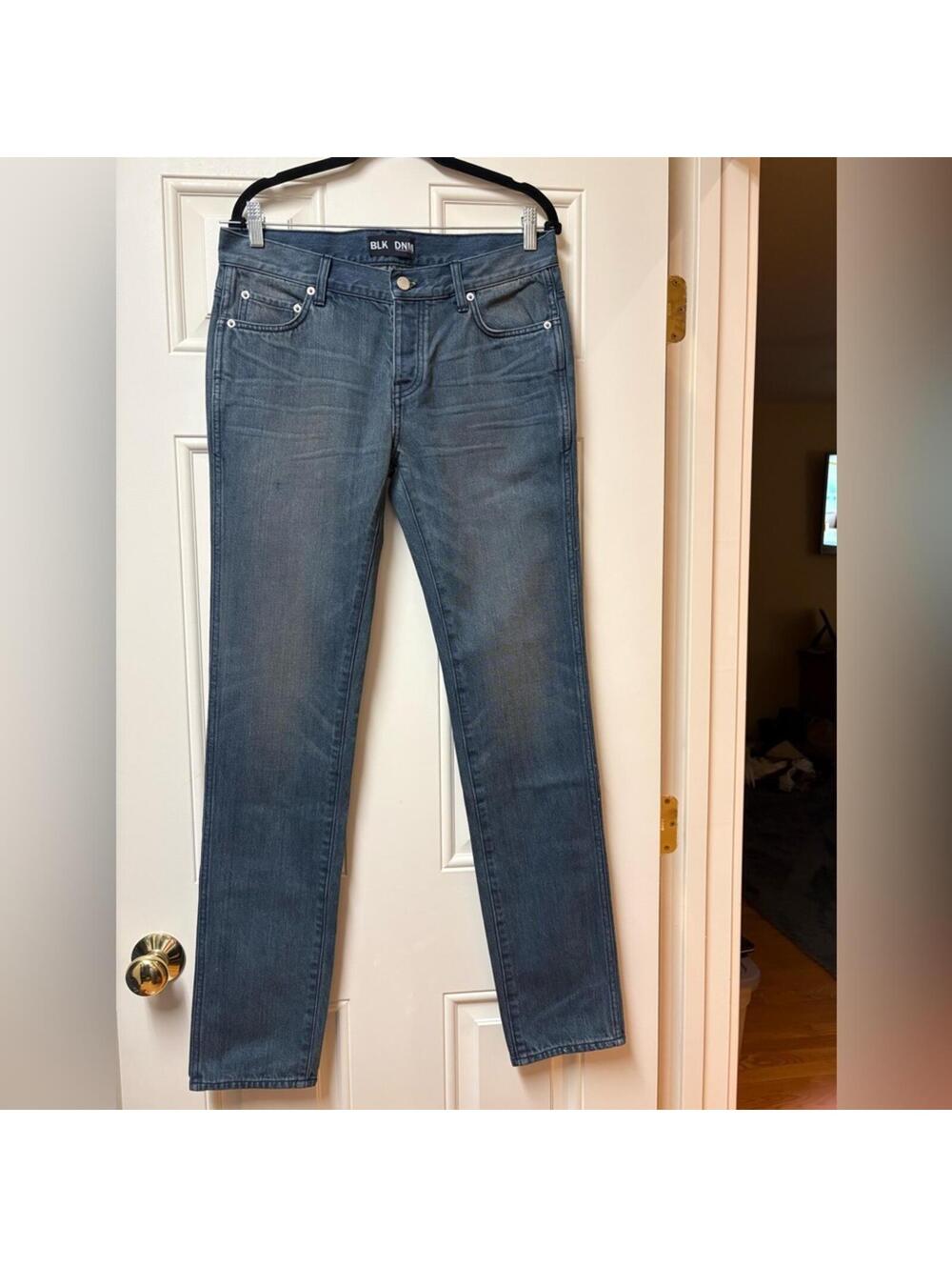 New BLK DNM Slim Fit Women's Blue Jeans. Size 34 X 32.